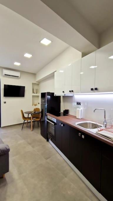 Faronita - Luxury Apt In The Heart Of Kalamata Zewnętrze zdjęcie