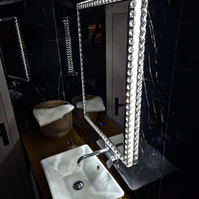 Faronita - Luxury Apt In The Heart Of Kalamata Zewnętrze zdjęcie